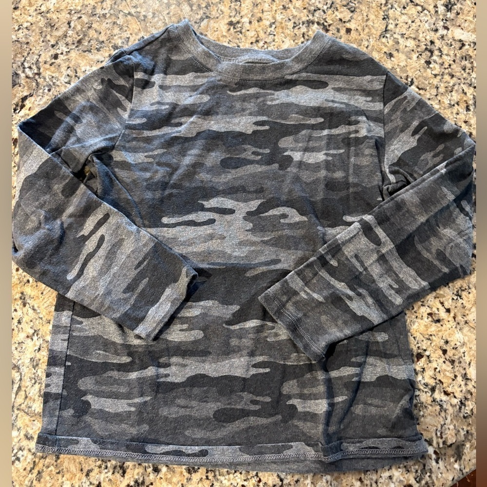▪️EPIC THREADS Camo Tee
